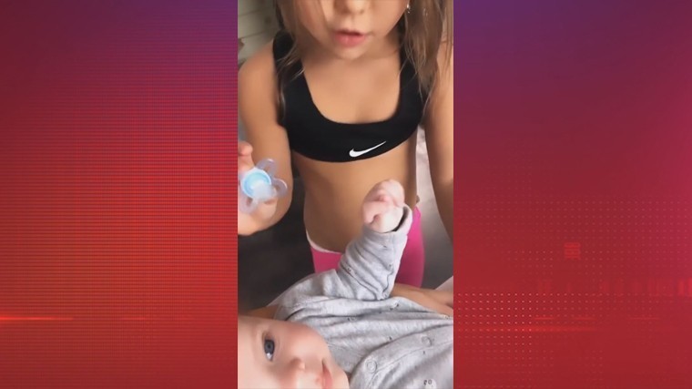 Самойлова показала, как ее дочь пыталась дать младшему брату грязную соску