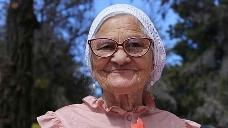 Баба Лена начала активно путешествовать в 83 года