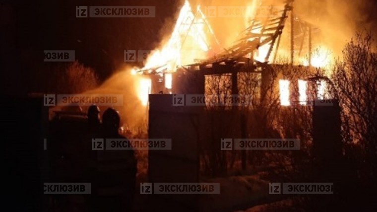 Фото: жуткий пожар в частном доме в Подмосковье унес жизни двух человек