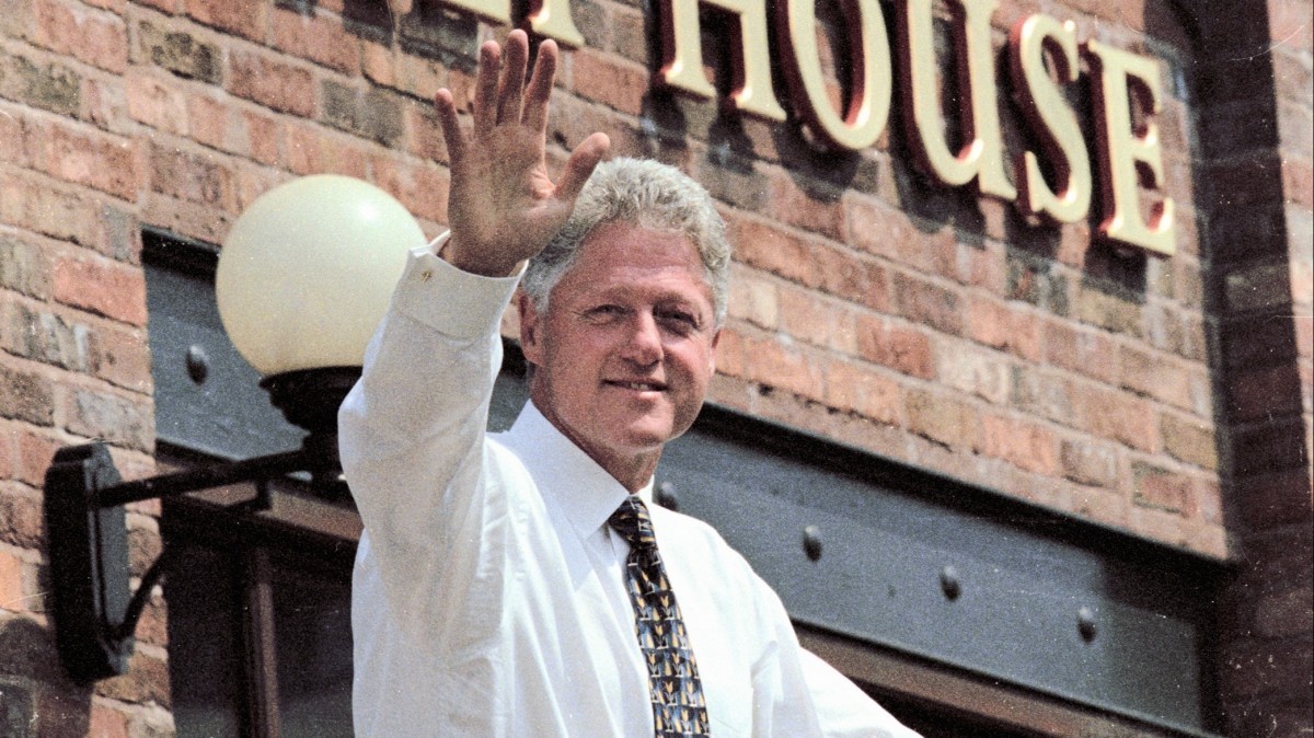 «Тефлоновый Билл»: Три главных скандала Билла Клинтона
