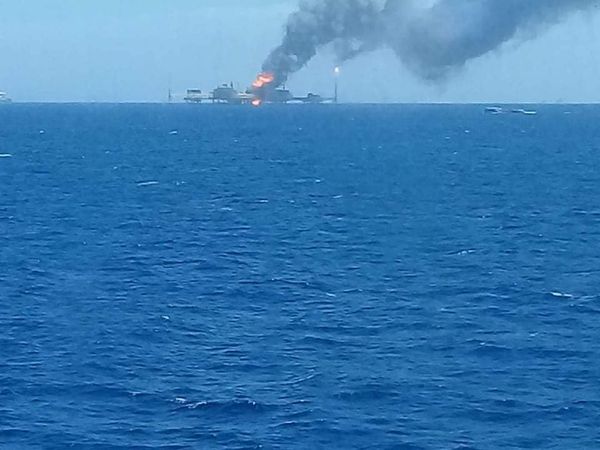 Взрыв и пожар произошли на нефтедобывающей платформе в Мексиканском заливе
